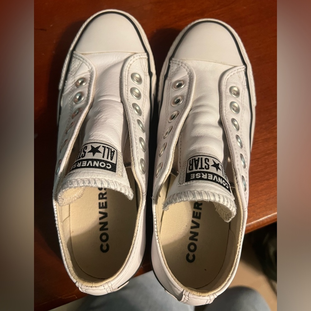 Women’s converse. Or men’s size 4